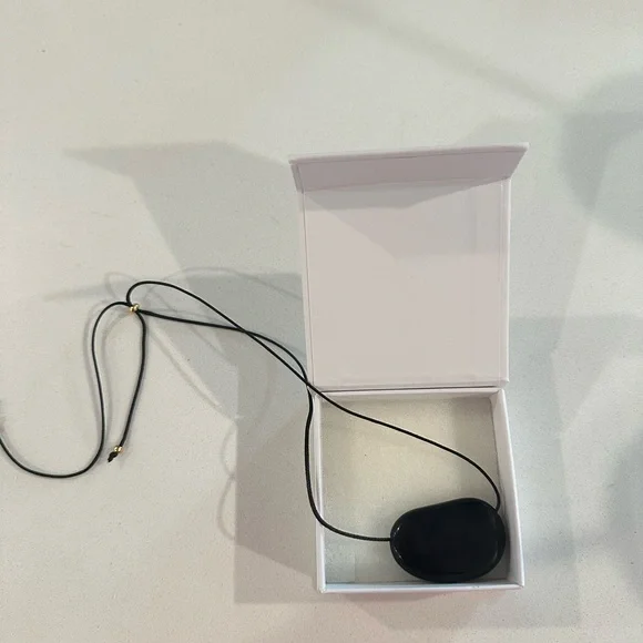 Julia Necklace - Picture 1 of 5